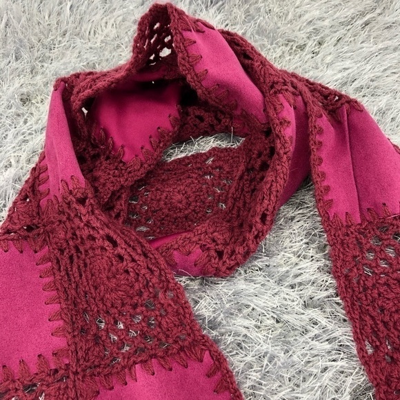 Boho Women’s O/S Purple Crochet Suede Whip Stitch Winter Fringe Patch Scarf - Picture 7 of 10